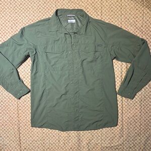 Men's Green Columbia Omni shade sun protection small stain